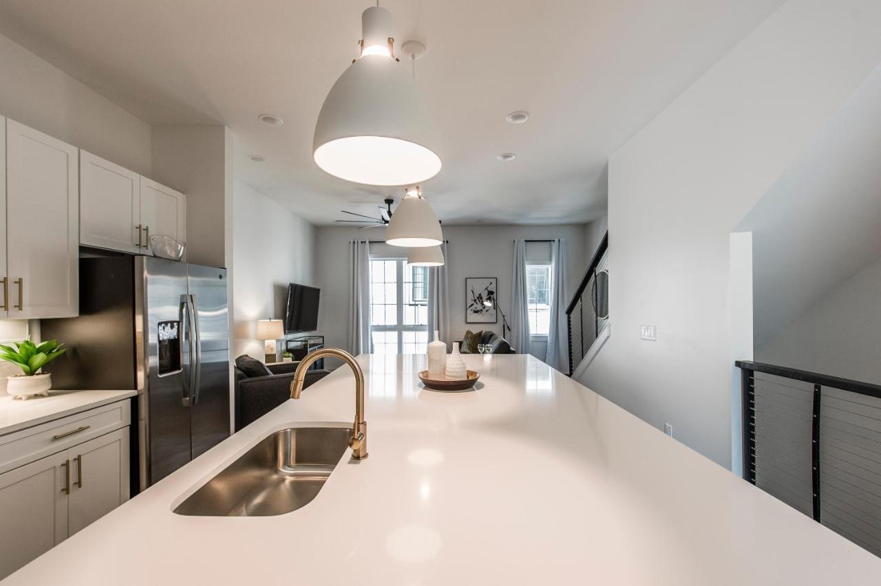Brand New 4 Bedroom 4Bath Townhome With Amazing Rooftop! Нашвил Екстериор снимка